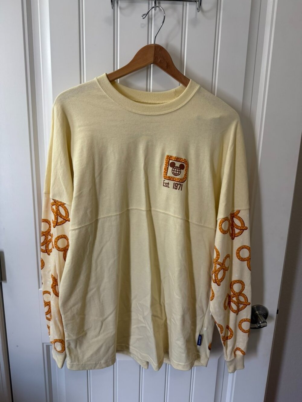 Disney Parks Mickey Pretzel Spirit Jersey Medium